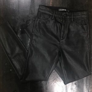 Joe’s. The Charlie. Size 26.